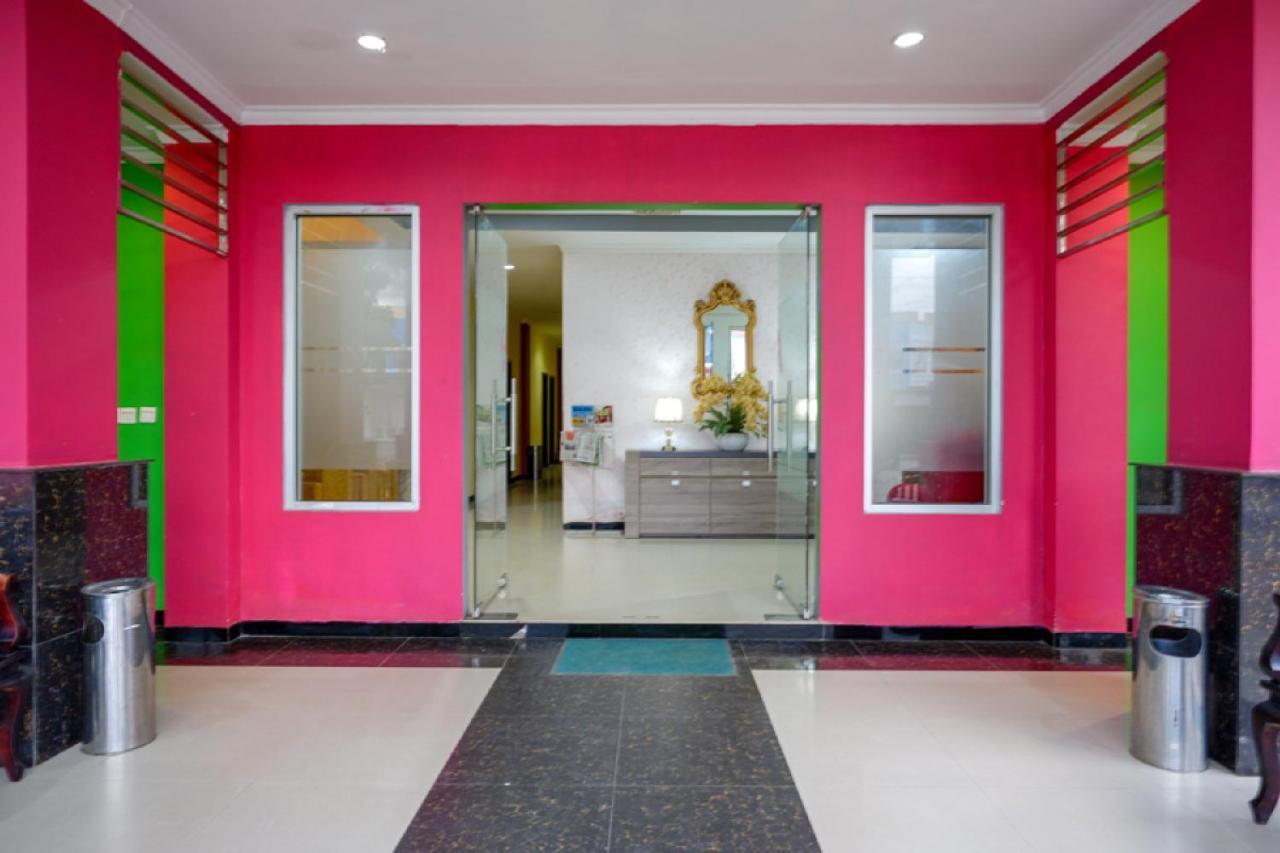 Reddoorz Near Citraland Waterpark Kendari Hotel Lepoleop Eksteriør billede