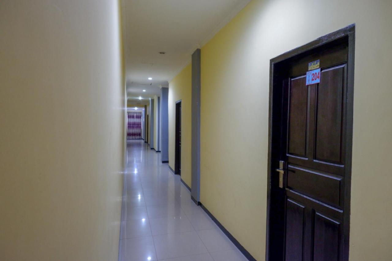 Reddoorz Near Citraland Waterpark Kendari Hotel Lepoleop Eksteriør billede