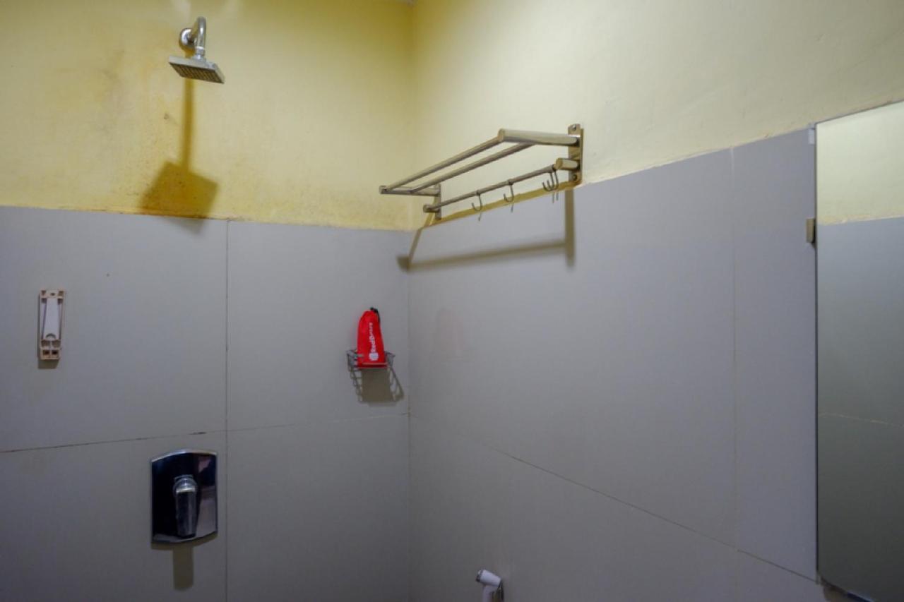 Reddoorz Near Citraland Waterpark Kendari Hotel Lepoleop Eksteriør billede