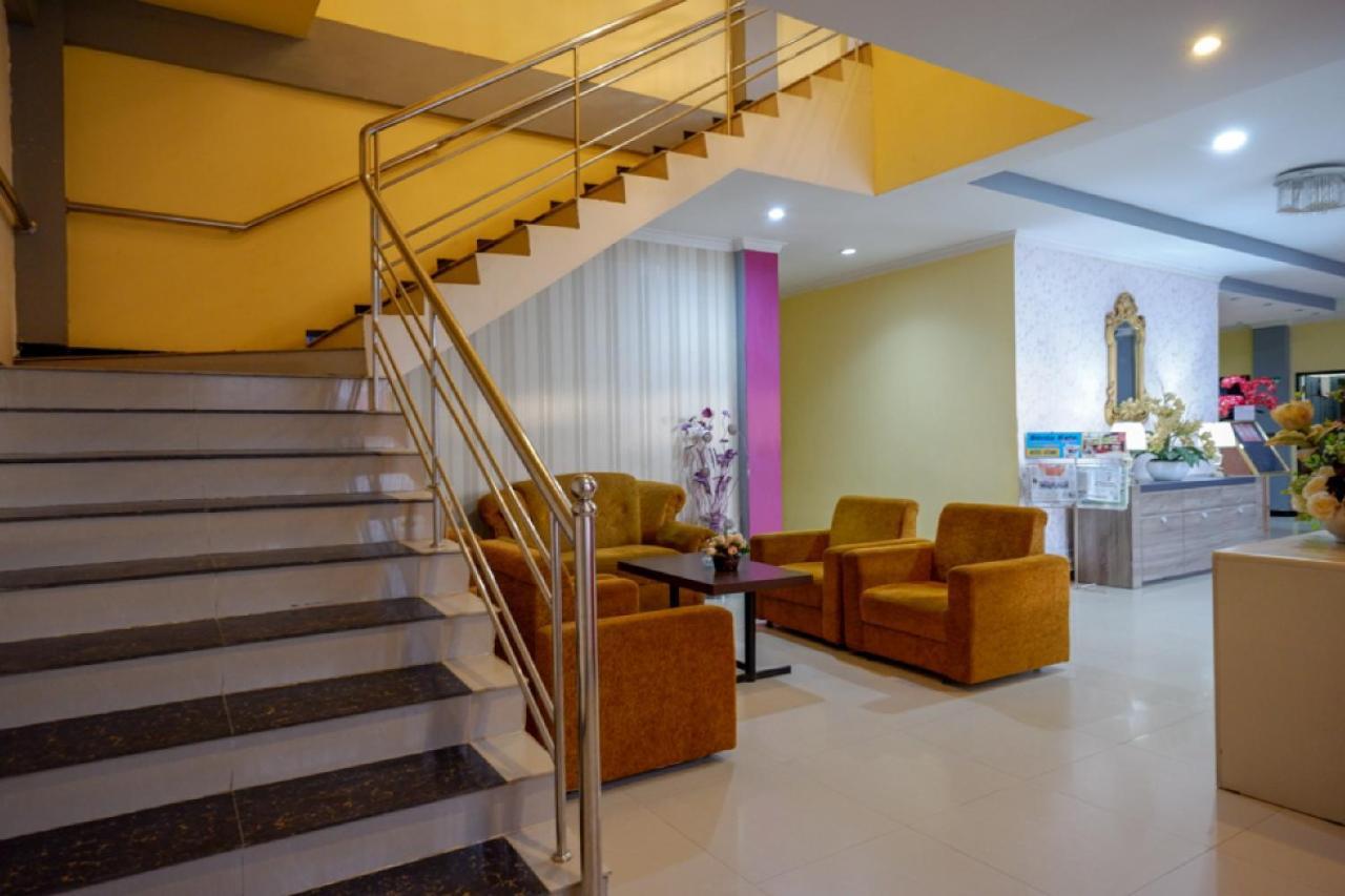 Reddoorz Near Citraland Waterpark Kendari Hotel Lepoleop Eksteriør billede
