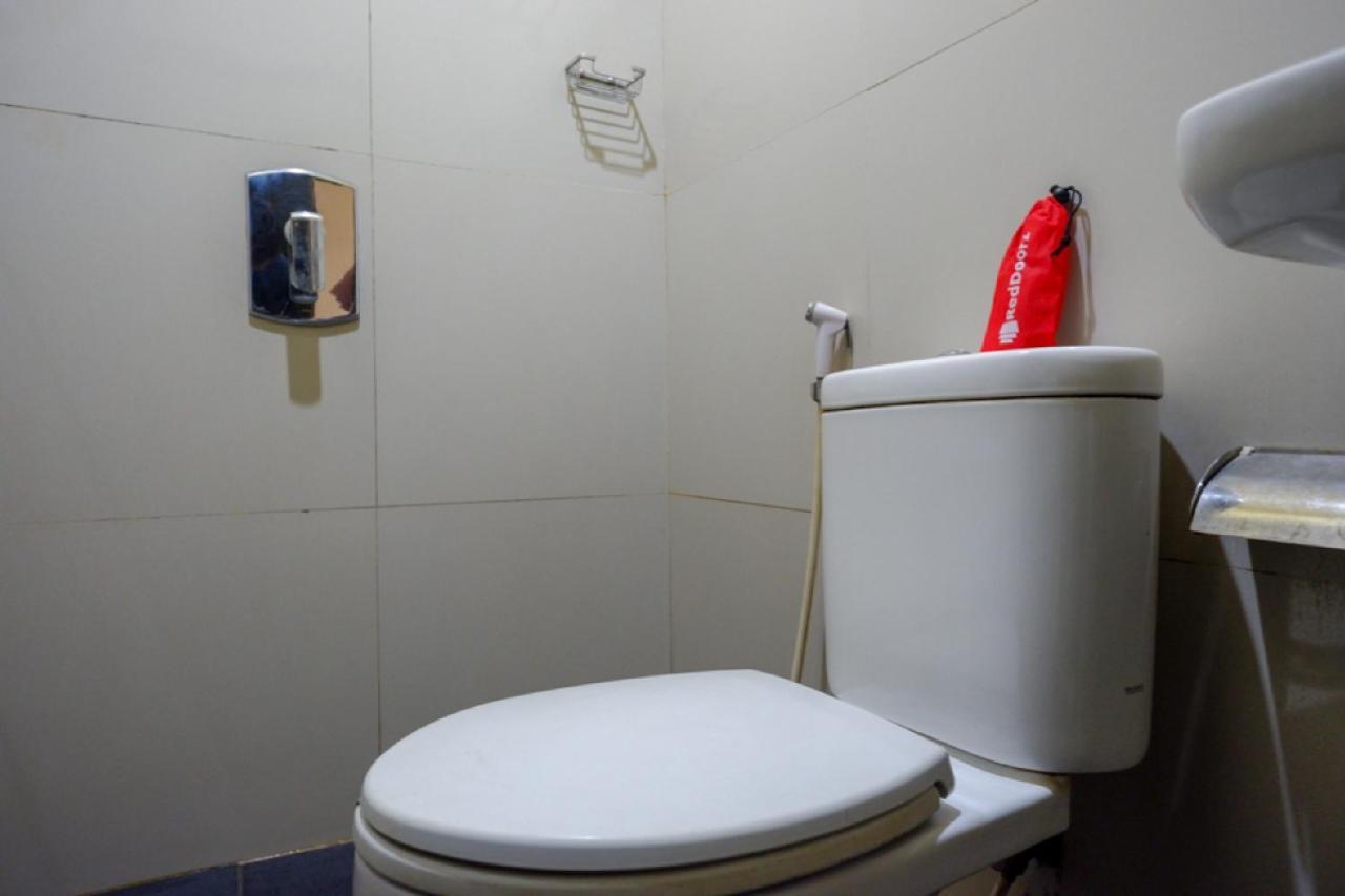 Reddoorz Near Citraland Waterpark Kendari Hotel Lepoleop Eksteriør billede